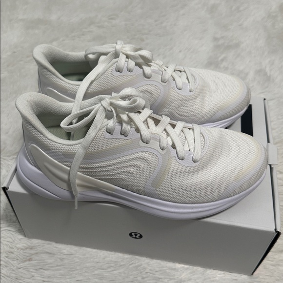 🌴 NWT Lululemon Blissfeel Run 2 Sneaker